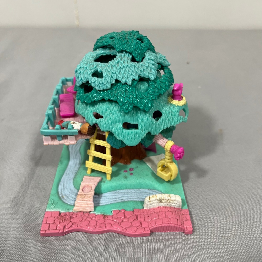Vintage 1994 Bluebird Polly Pocket Treehouse Compact Playset with one Figure